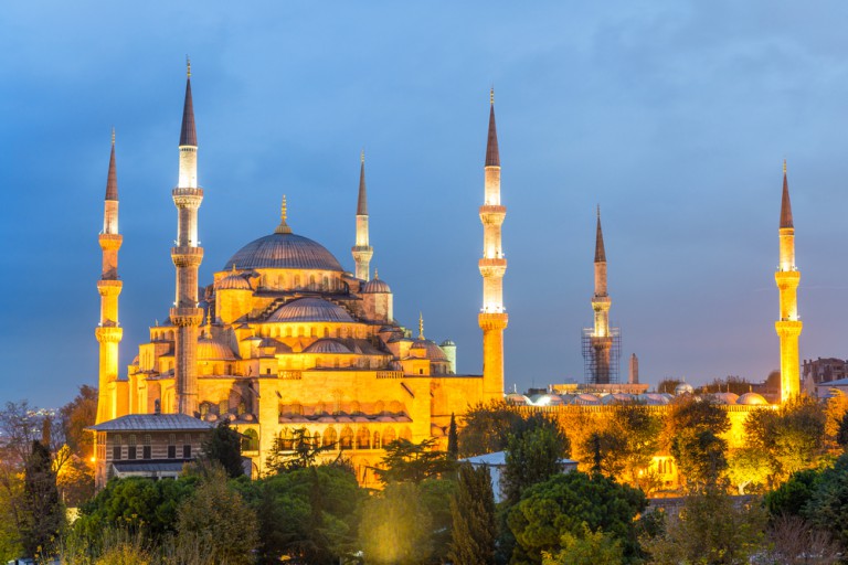 L2F-Jul-15-pic-Turkey-Istanbul-Blue-Mosque-pisaphotography-shutterstock_245240029